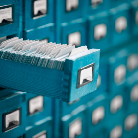 Photographie d'un casier d'archives ouvert